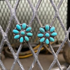 Turquoise flower stud earrings